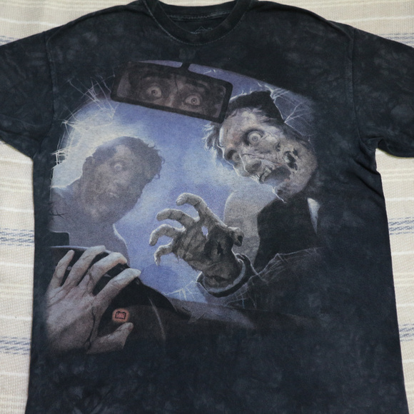 The Mountain Other - VTG Zombies Attacking Car Tee T-shirt Sz Lg